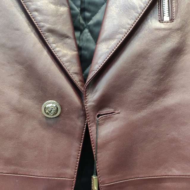 Close-up of Fleece-Lined Interior – Soft Texture and Comfort Detail