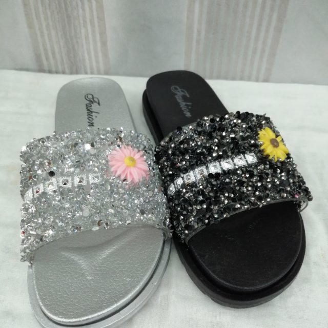 Slippers For Women Wearing New Summer Can Wet Water Glitter Little Daisies One Word Beach Fashion Everything Sandals details Picture