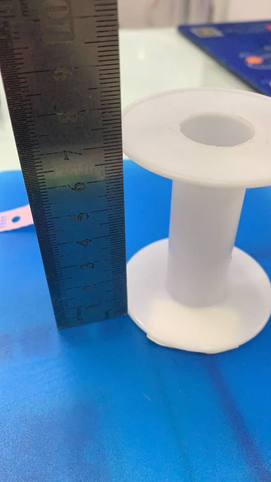 White One-Piece Bobbin Plastic Bobbin Blank Bobbin Winder details Picture