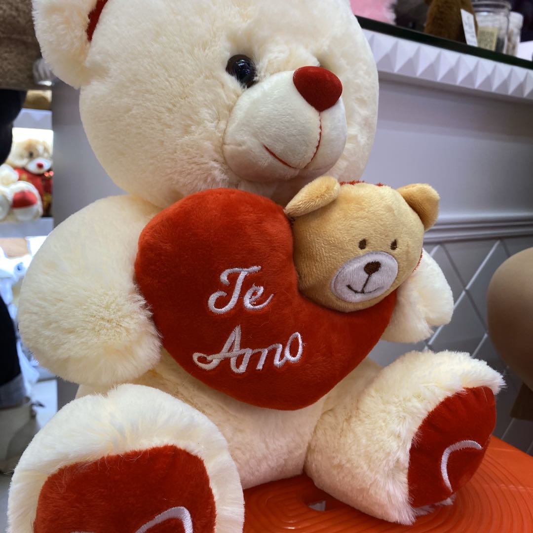 婴幼儿毛绒玩具小熊爱心细节图