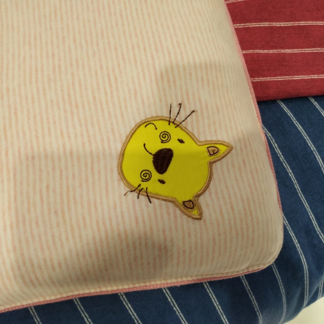 棉花枕头/枕头套/蔺草席/按压式空气枕产品图