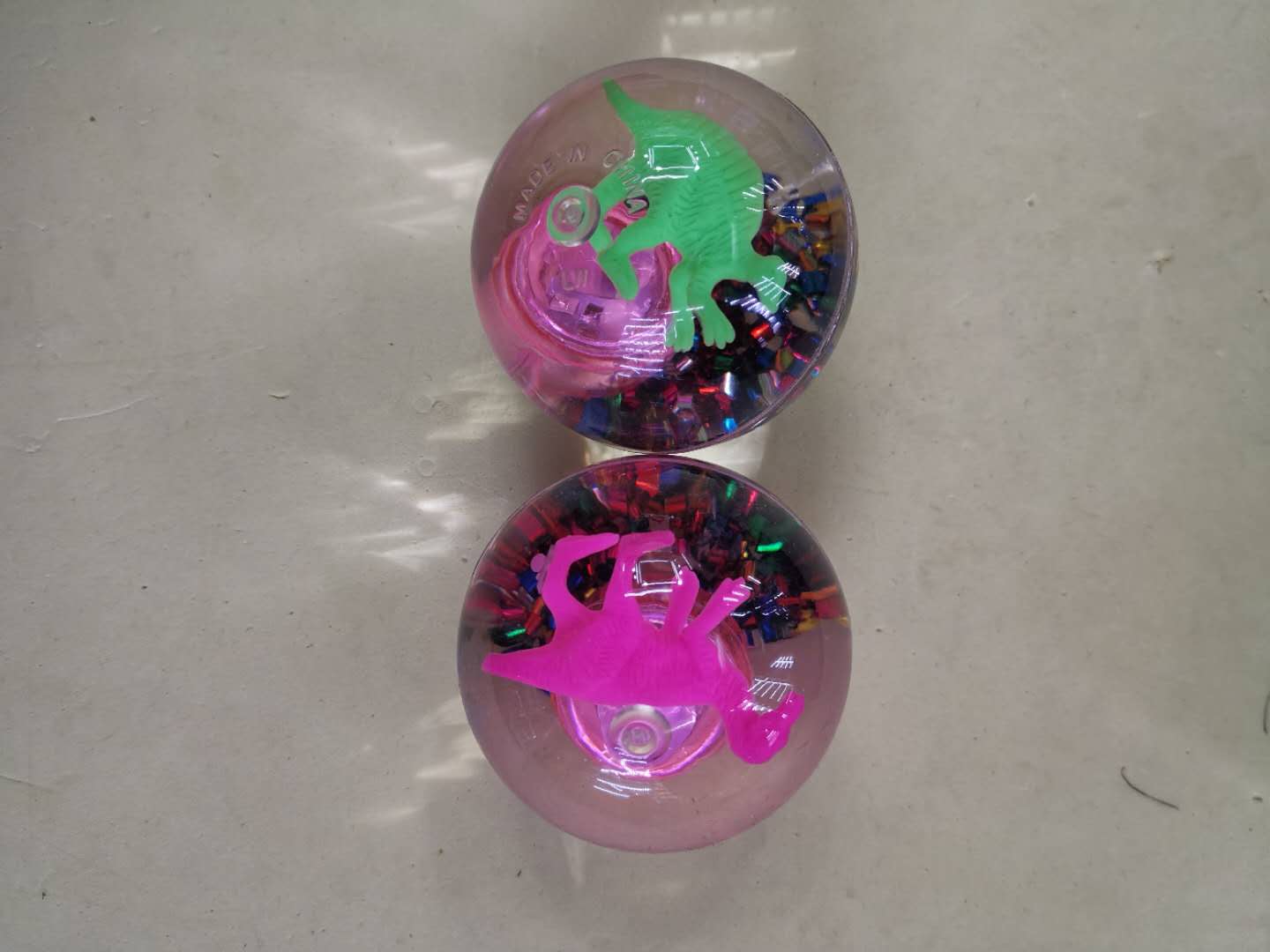 儿童玩具水球七彩跳跳球水晶弹力球儿童玩具内有恐龙产品图