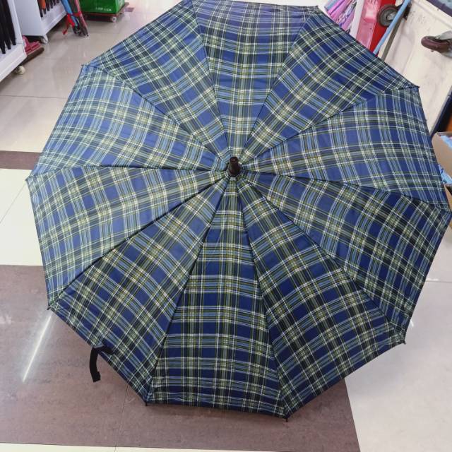 This umbrella is a fully automatic long-handled umbrella for both men and women, suitable for both weather and rain. It is a simple large-sized reinforced custom-made advertising umbrella with a logo printed on it