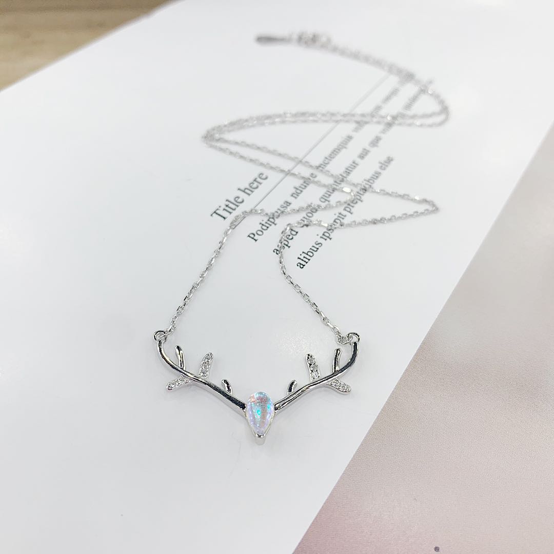 The antler sterling silver necklace is simple, versatile, fashionable and fresh, and a best-selling collarbone chain details Picture