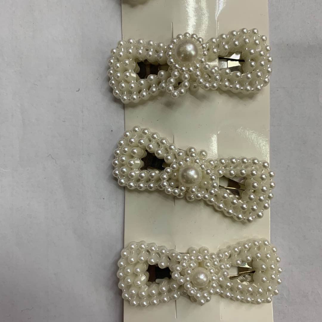 Hair clips, hairpins, headwear, decorative items, handcrafted ornaments, headwear, white pearl style details Picture
