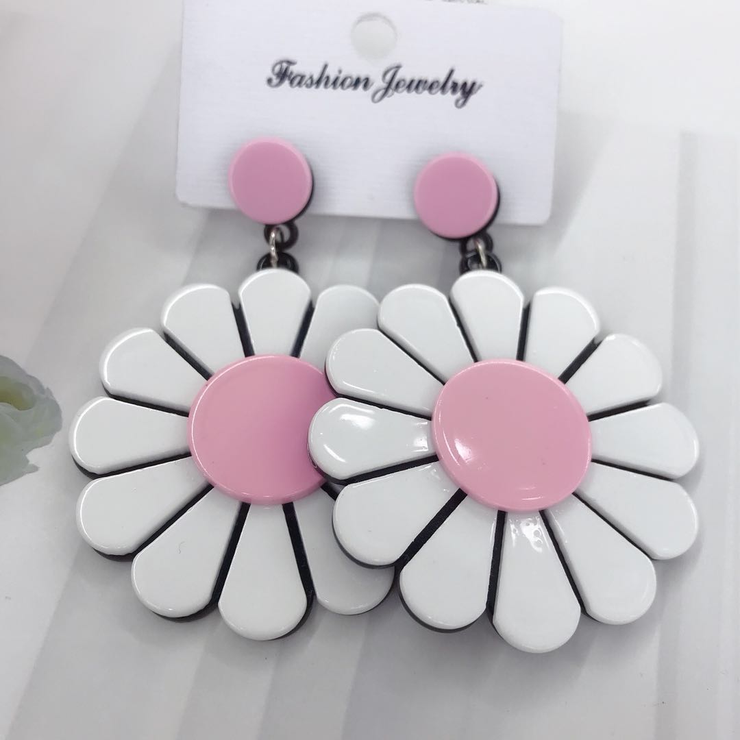Small V face earrings creative trend big pink Daisy exquisite earrings sweet lovely girl earrings thumbnail