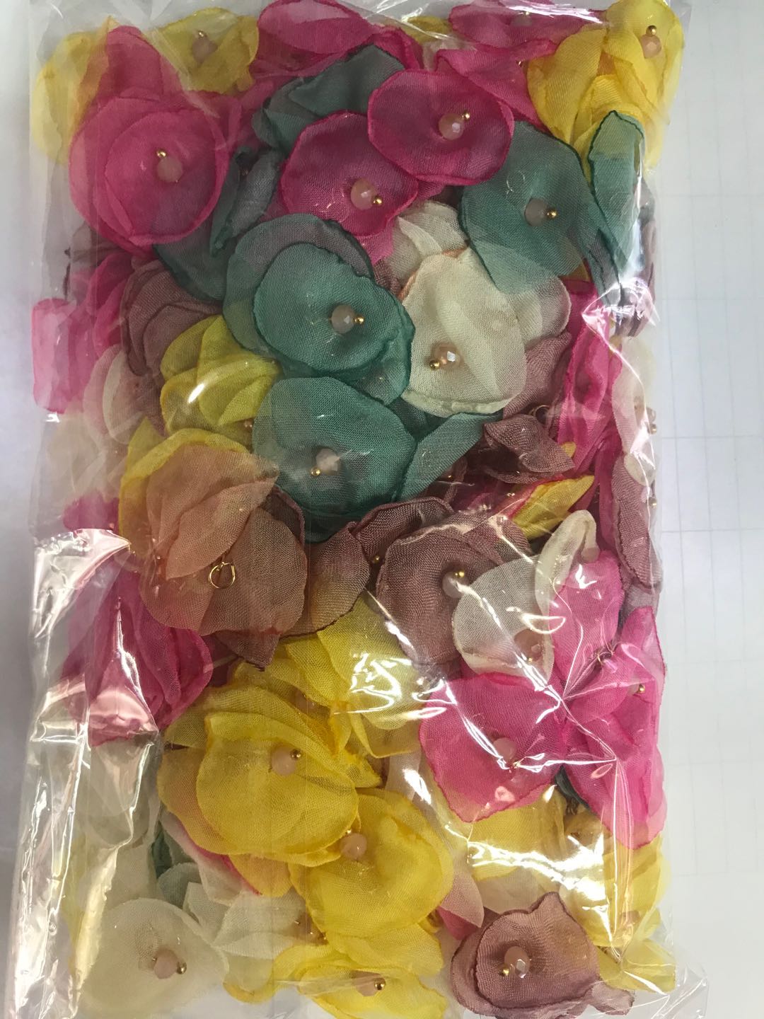 Accessories 3D yarn material 3 crystal flowers thumbnail
