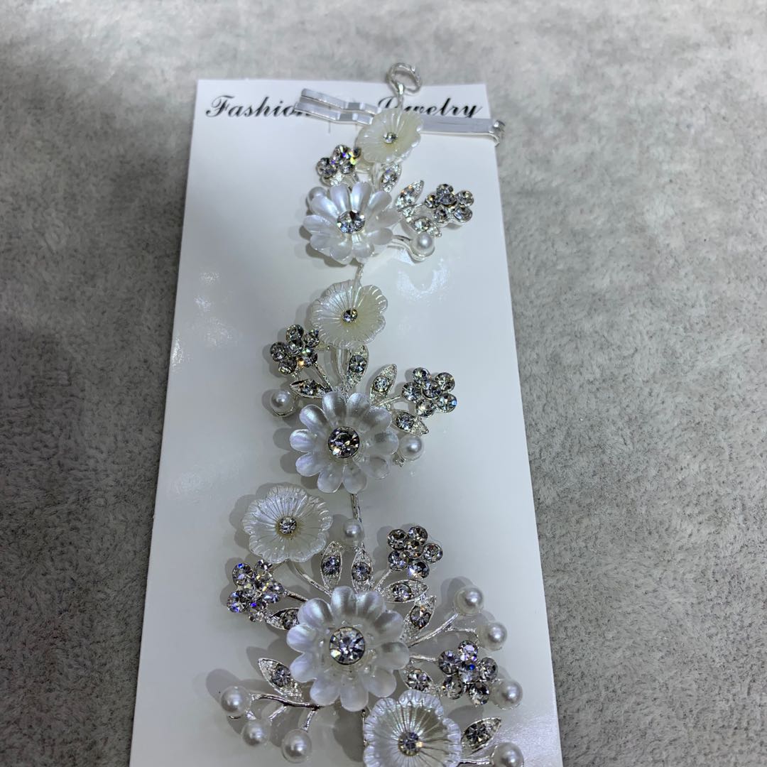 Crystal flower bride, handcrafted zirconium stone with wedding dress, dress accessories and headwear details Picture