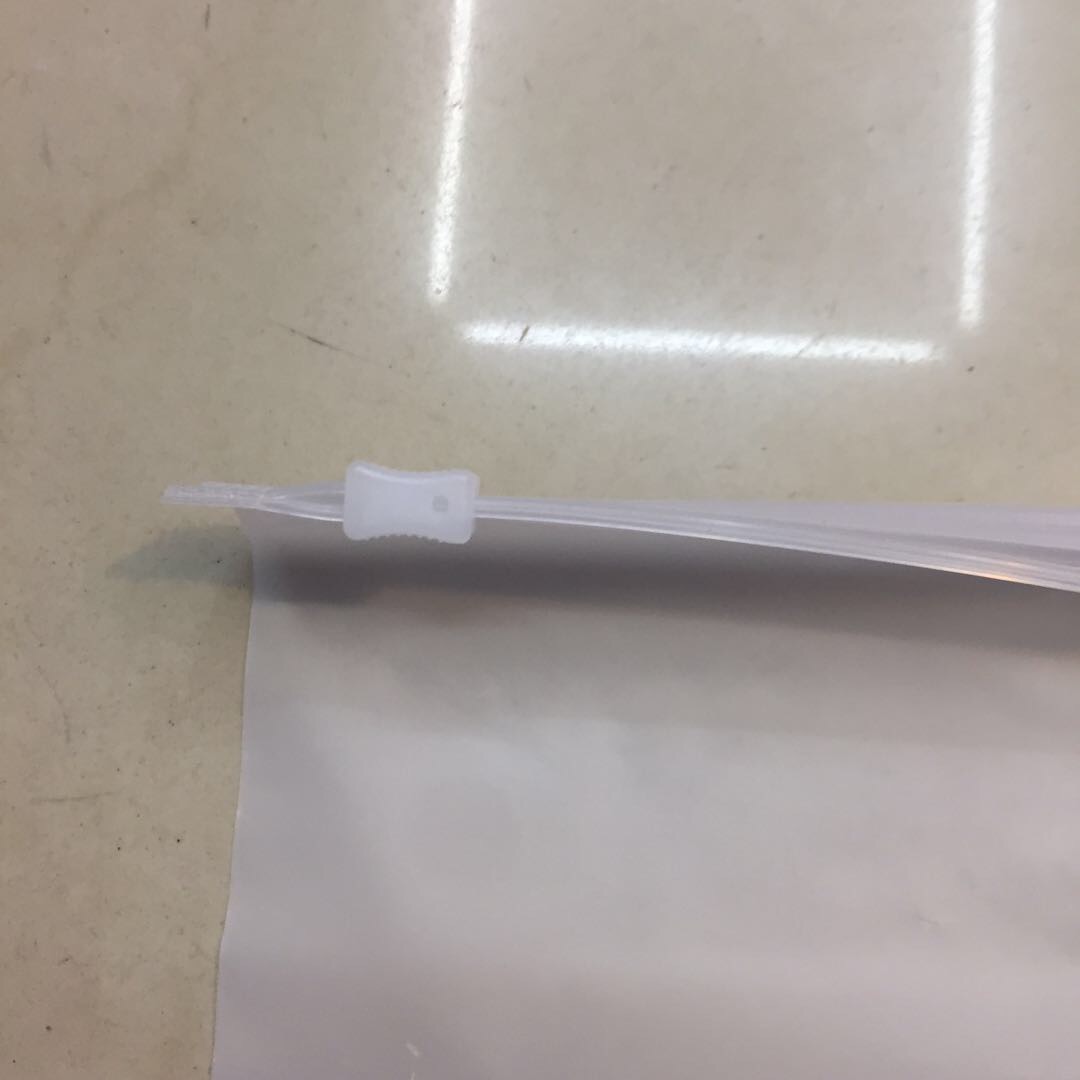 Factory direct sales of plastic frosted gift bags, packaging bags and self-sealing bags. Customized according to samples Specification image