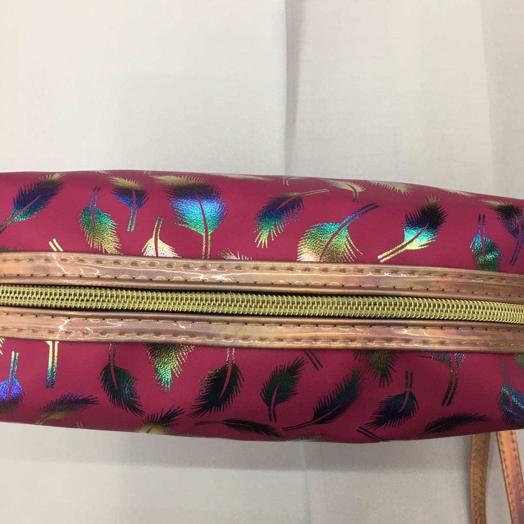 手包女真皮钱包手抓包纯皮气质民族风手绘压花人造皮。。细节图