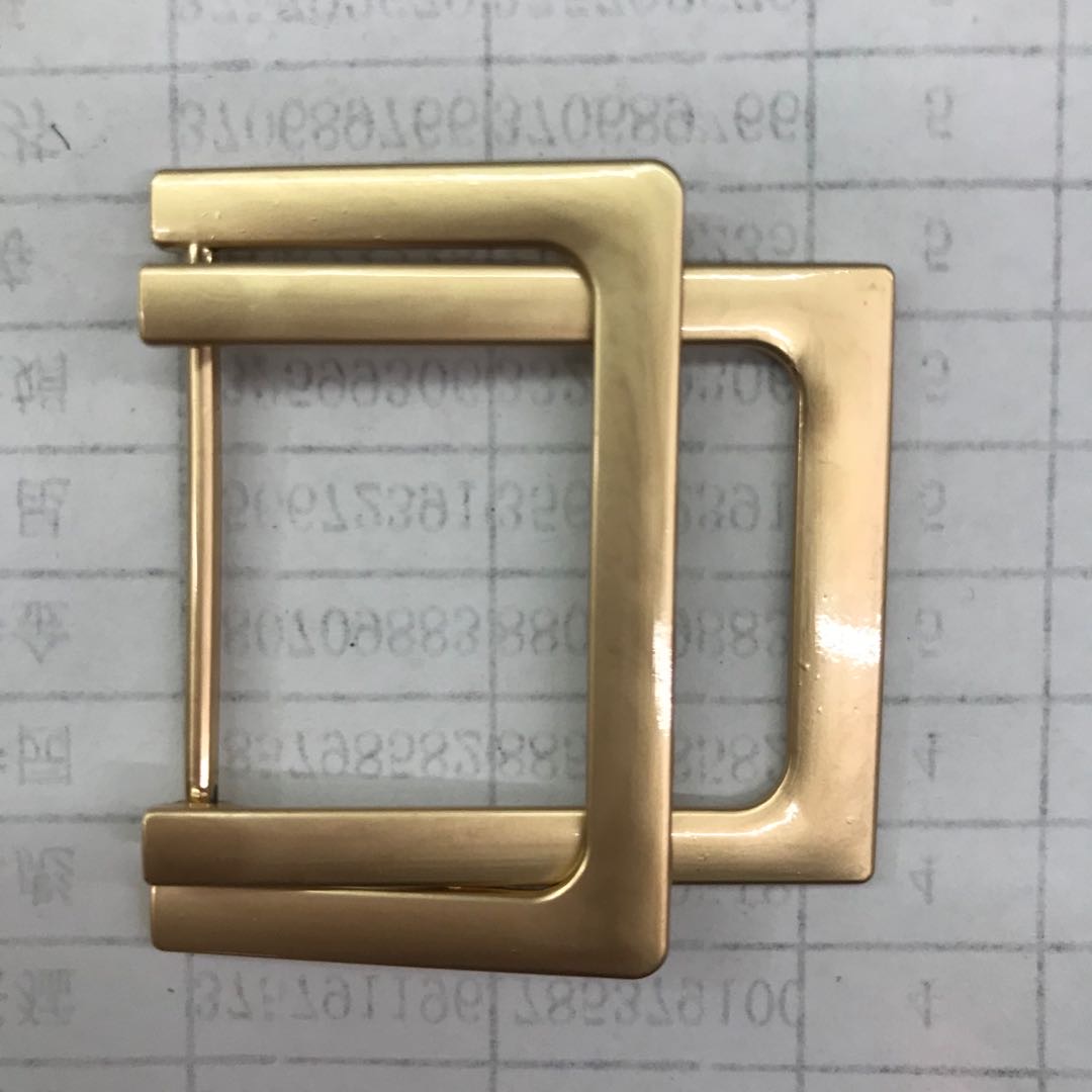 服装辅料时尚皮带金属腰带扣金色五金细节图