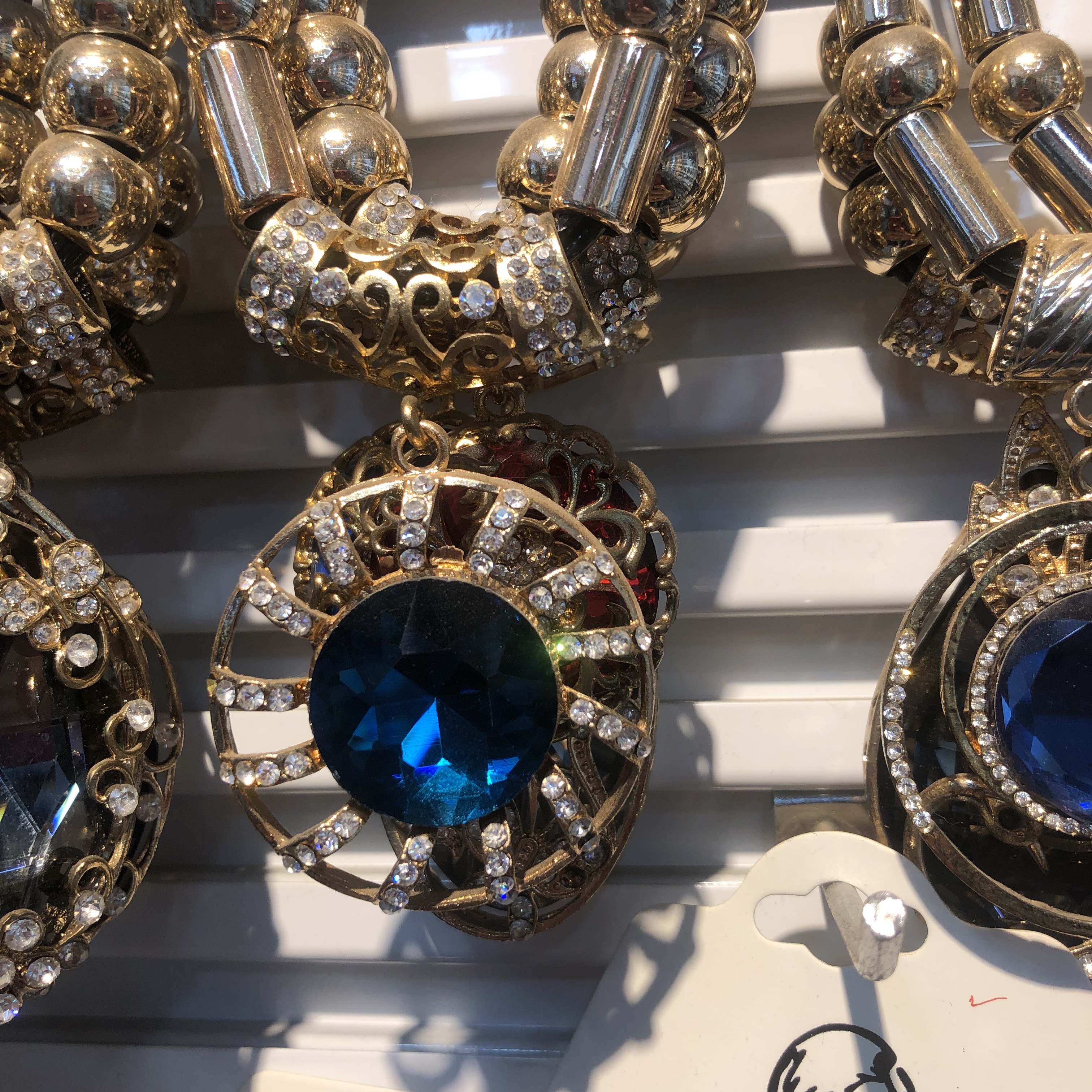 Long sweater chain, simple and elegant autumn and winter style, high-end ethnic style, versatile and personalized water diamond necklace, retro for women