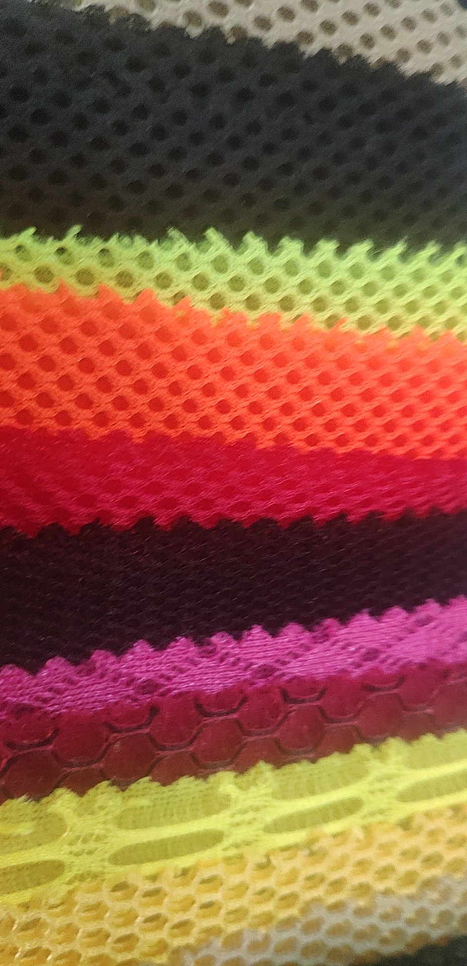 Thickened sandwich mesh fabric factory direct sales, hot-selling new mesh fabric leather, large stock, high, medium and low grade luggage, sofa, shoe materials and fabrics Specification image