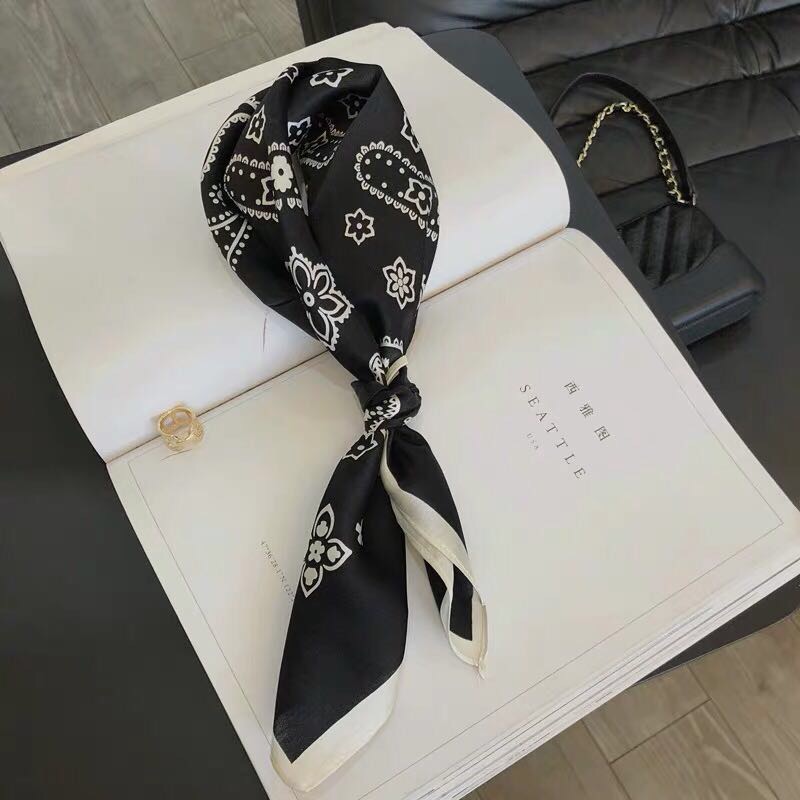 Stylish Black Decor With A Simple And Elegant Scarf Specification drawing