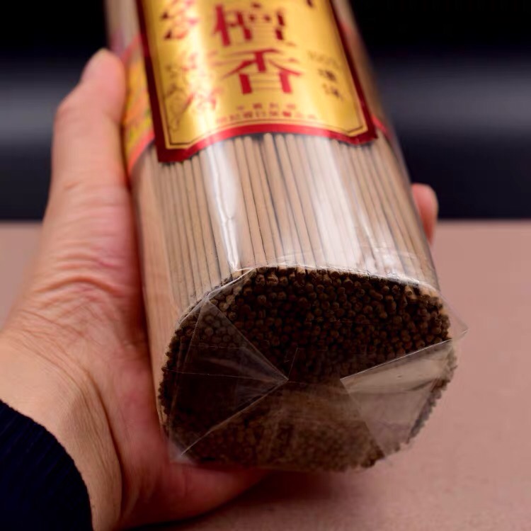 Pure-flavored old mountain sandalwood incense for offering in front of the Buddha, eco-friendly bamboo sticks for burning incense in Buddhist halls and temples, and Buddhist incense sticks details Picture