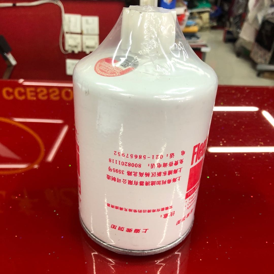 The series of automotive oil filters and automotive parts filter elements are complete in models and can be customized details Picture