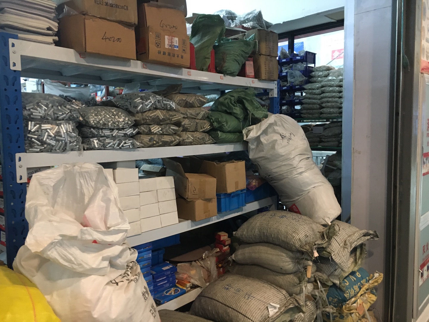 Yiwu Xiangxing Hardware Screw Store describe pic - 3