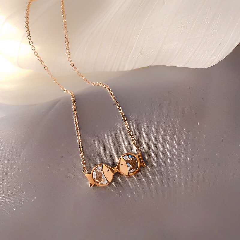 Manufacturers direct kissing fish titanium steel alloy necklace personality creative design necklace Specification drawing