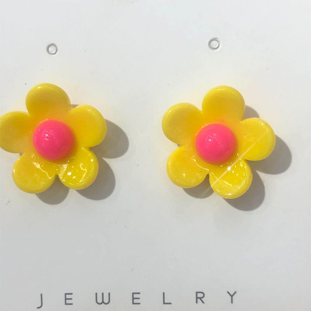 Simple yellow flower short, stylish and versatile earrings and earrings, Korean version of the popular anti-allergy earrings