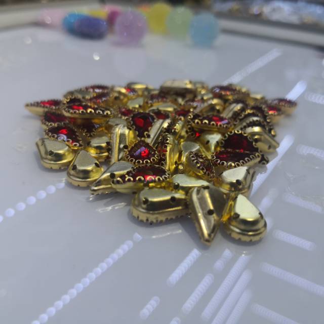 Factory direct sales of anti-hook flower basket claws, lace, edge wrapping, water drop drill glass, hand-sewn drill claws, diy jewelry accessories, clothing accessories Specification image