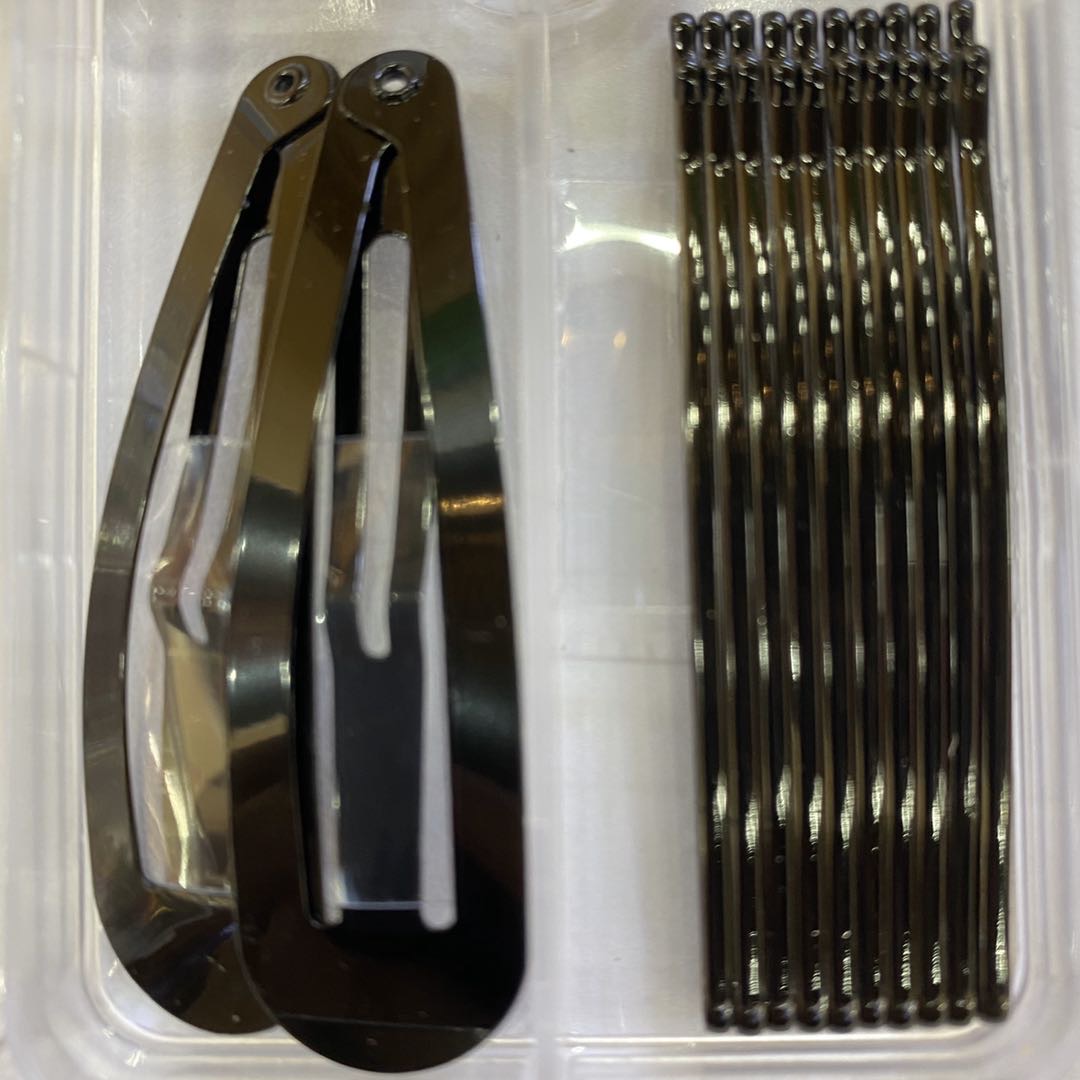 A transparent small box with a black bb holder and a straight clip set Specification image