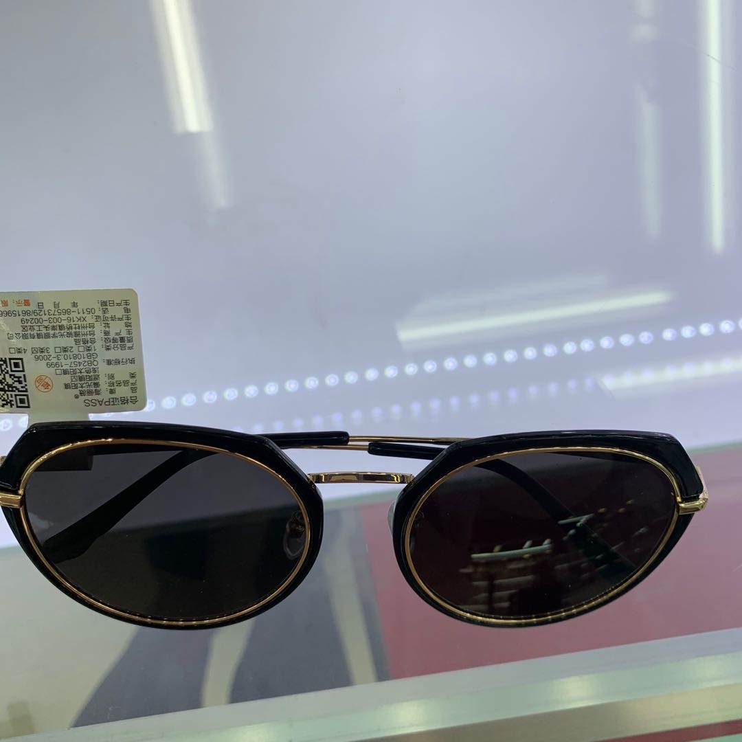 نظارات سوداء ذهبية، نظارات شمسية details Picture