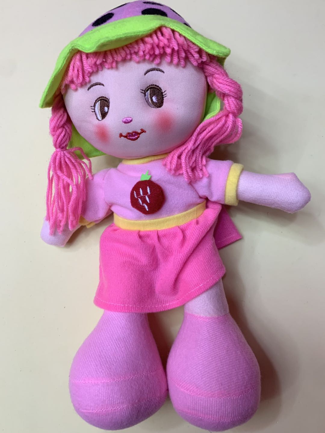 Strawberry dolls wedding advertising campaign to promote gifts thumbnail