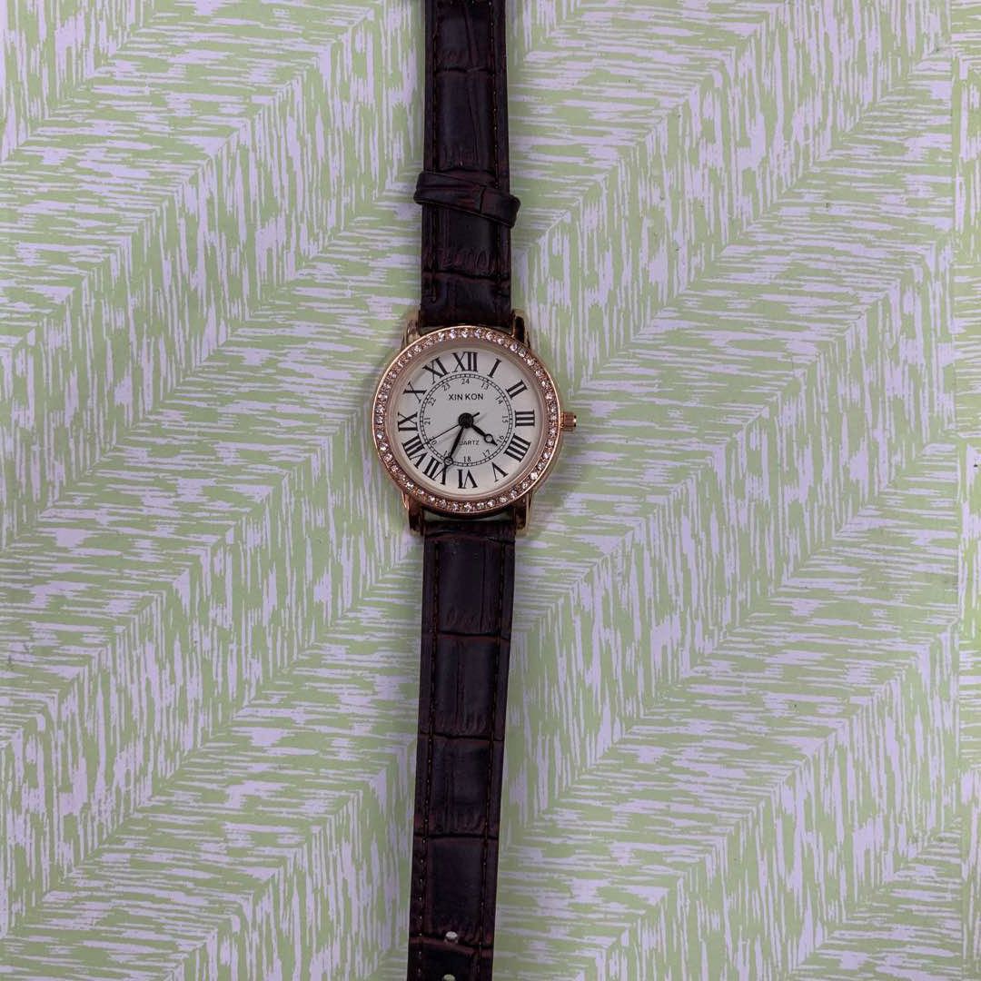 时尚潮流镶钻防水皮带款女士石英表