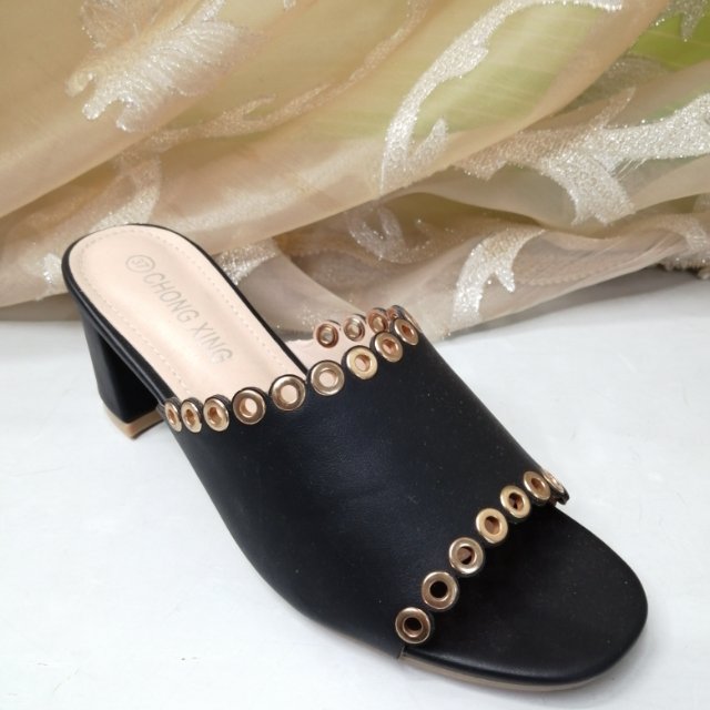 金色圆圈宽鞋面时尚女士中跟高跟时装凉拖