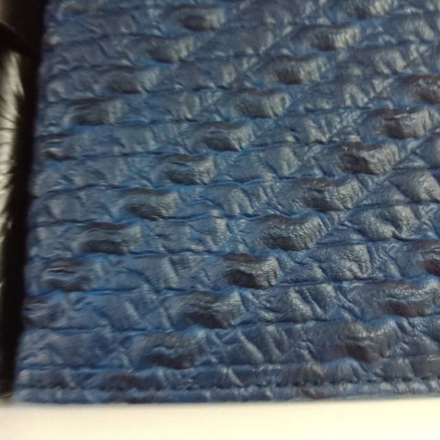 亚光黑凹凸纹女生长方形钱包细节图