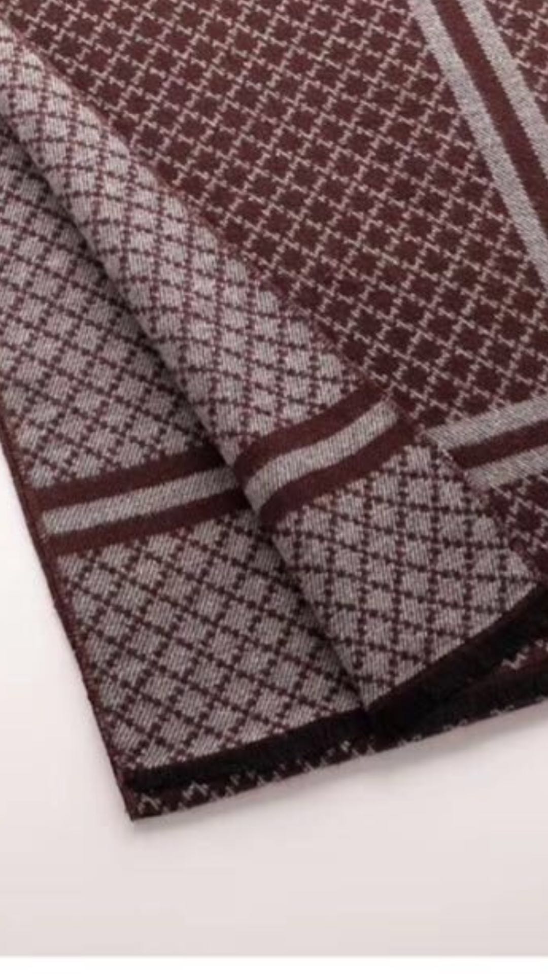 Men's British Style Fashion Trend With Warm Chequered Striped Jacquard Scarf details Picture