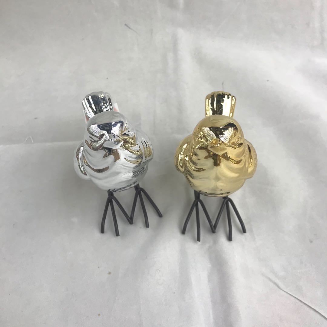 Ceramic bird tabletop decoration, small decorative items for the living room and entrance hall