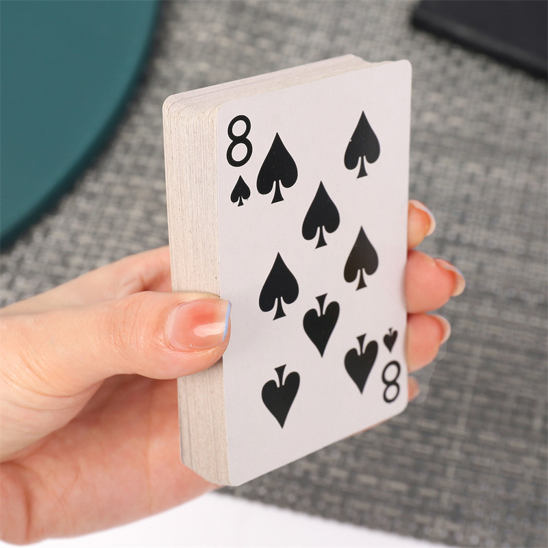 Manufacturers direct selling cards wholesale leisure entertainment thickened cardboard cards adult party 504 Application Scenario