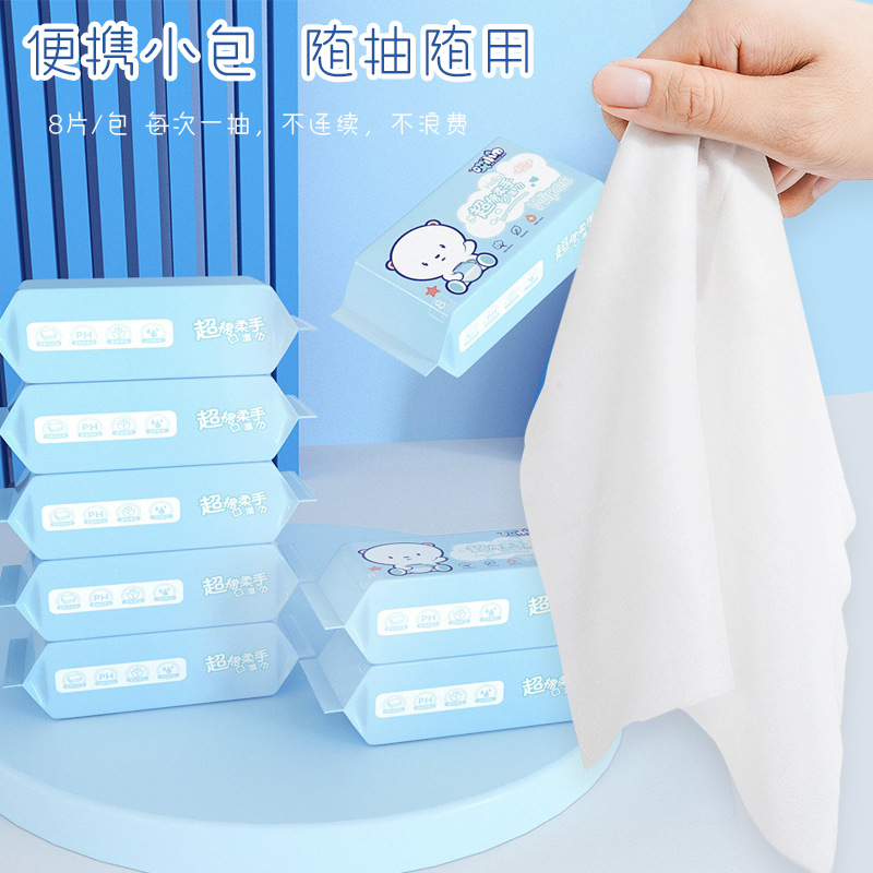 Ultra mini wet wipes portable pouch Hand and Mouth wet wipes Extractable Schoolgirl Children Cleaning and Hygiene wipes 404 Application Scenario
