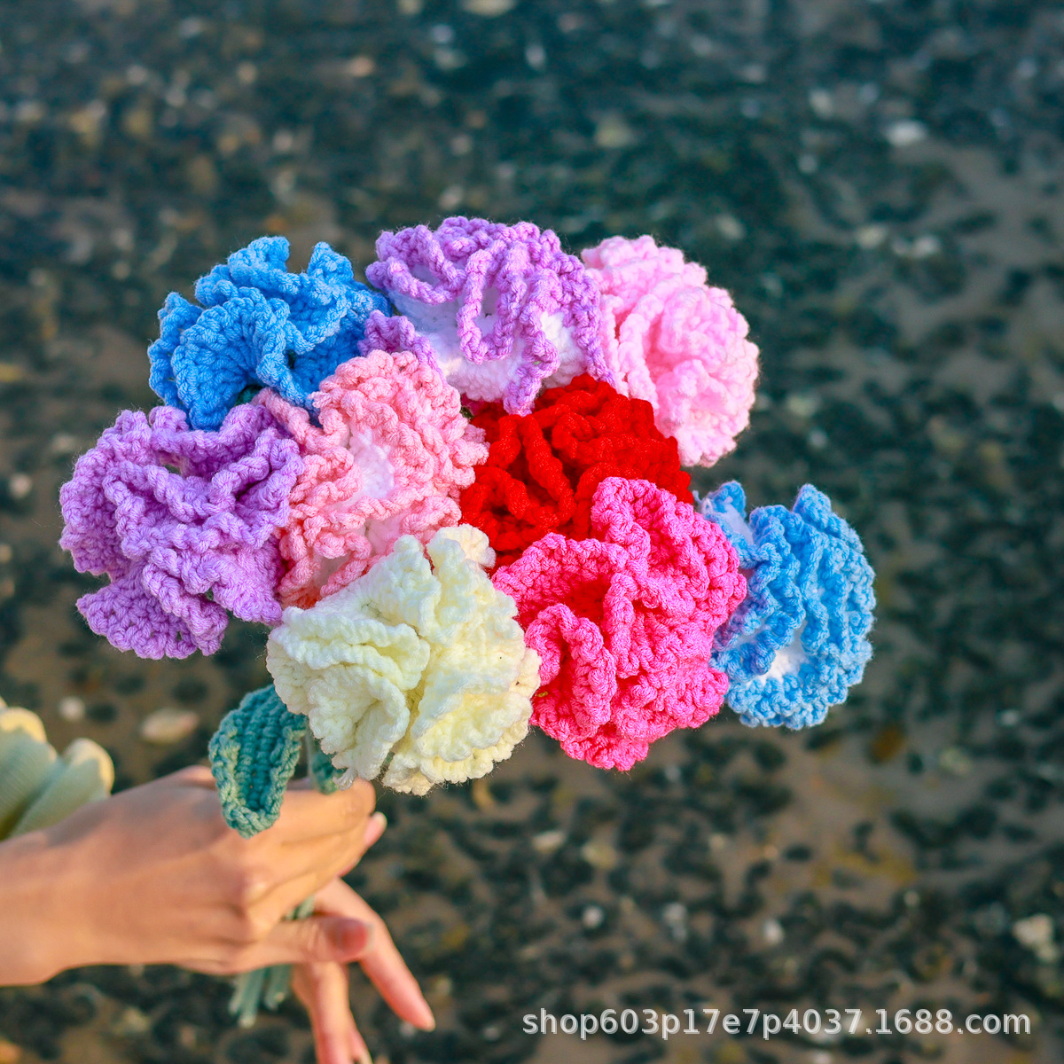 Hand-woven knitted wool flower simulation immortal flower Children's day gift ground stall needle and thread crocheted flower product wholesale Specification drawing