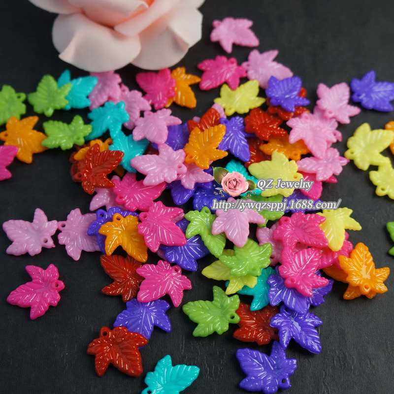 DIY children's jewelry accessories: acrylic leaves, hanging holes, simulated plastic leaves, small maple leaves details Picture