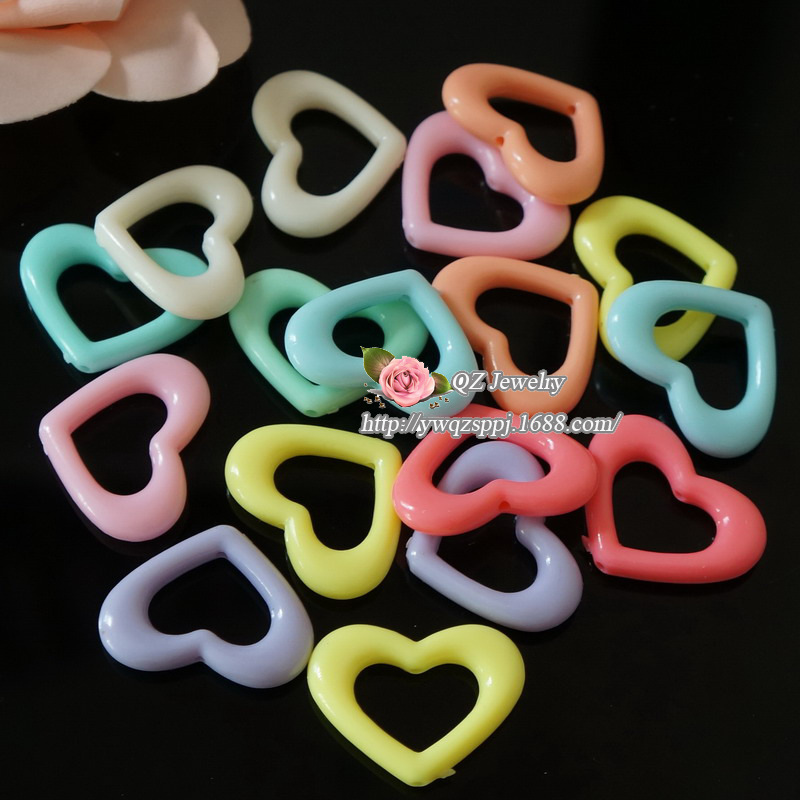 DIY children's educational accessories, heart-shaped hand-woven materials, acrylic heart-shaped pendants, necklaces and accessories