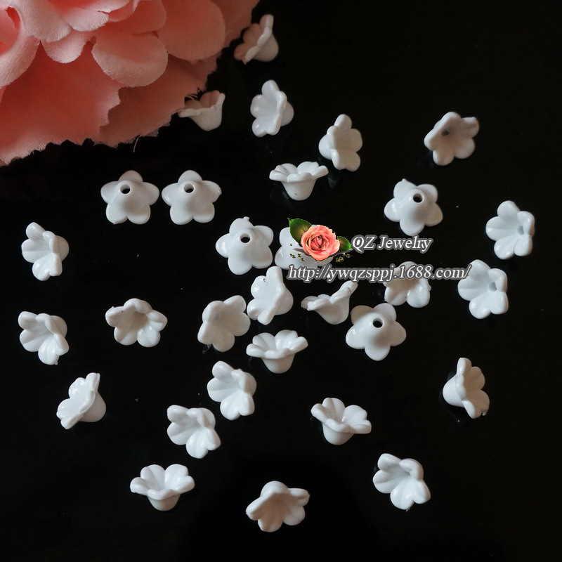 Solid color acrylic small flower holders, plastic flower hair clips, headwear accessories, diy handcrafted ornaments, pearl-proof flower holders wholesale Application Scenario