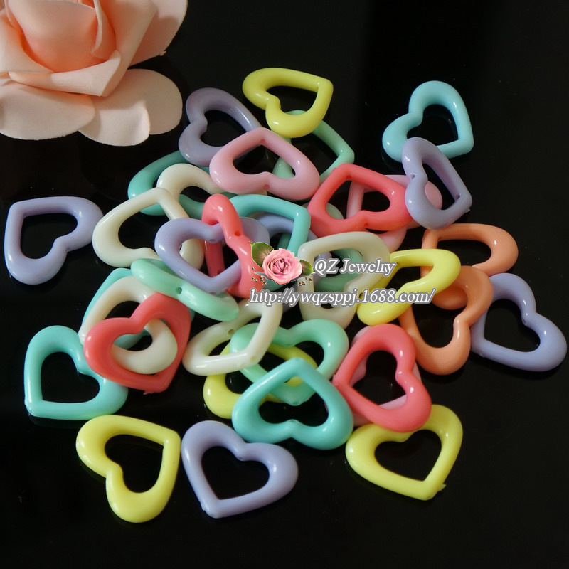 DIY children's educational accessories, heart-shaped hand-woven materials, acrylic heart-shaped pendants, necklaces and accessories details Picture