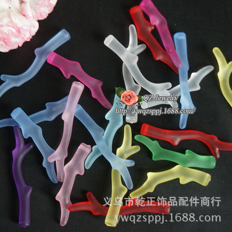 Factory direct sales of frosted hanging hole leaf beads DIY accessory materials, colorful branch dragon horn shaped loose beads 35mm Specification image