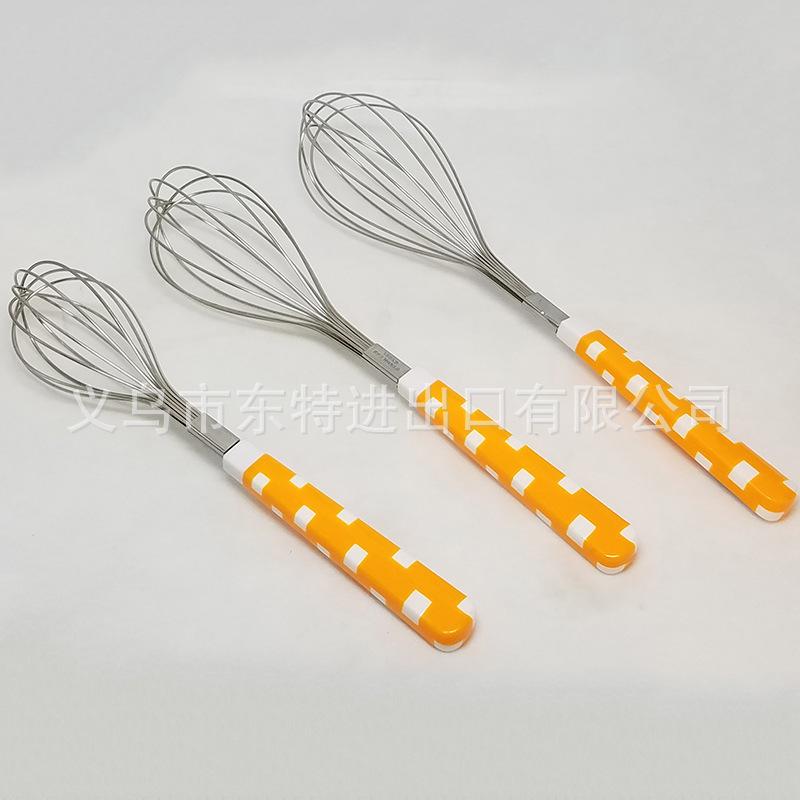Factory direct sales of stainless steel dual-color spot egg beater, household baking supplies, manual plastic-handled egg beater Application Scenario