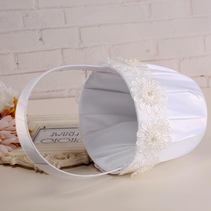 European and American Western-style wedding supplies, bride's lace flower basket, wedding bridesmaid's hand-carried basket, flower boy's flower scattering basket, wedding candy basket Specification image