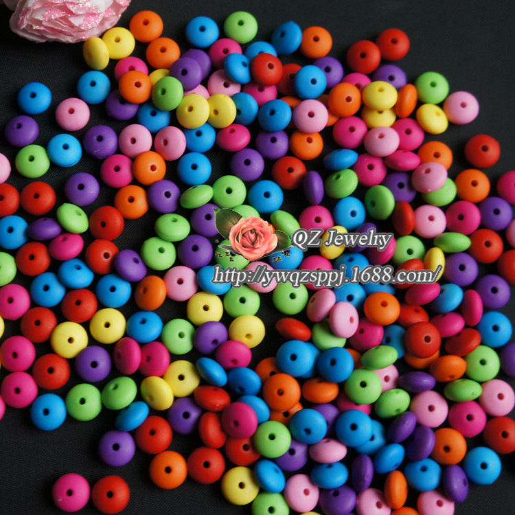 Children's diy handmade scattered beads, colorful candies, acrylic beads, necklace accessories, beaded toys, flying saucer beads Application Scenario