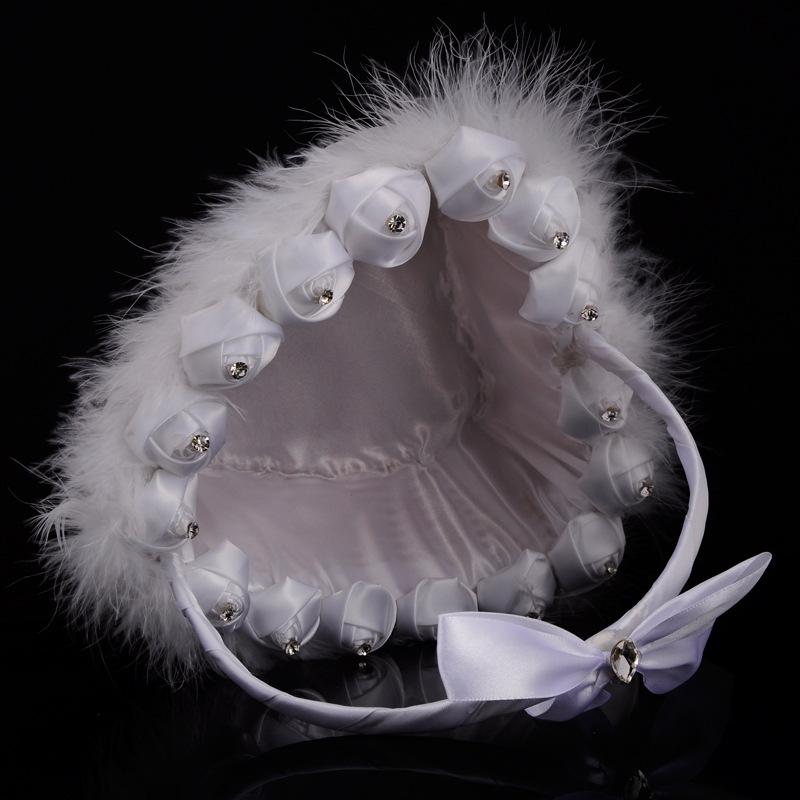 Wholesale of Western-style wedding supplies, creative flower bud heart-shaped flower baskets, ostrich fur flower boys scattering flowers, flower baskets and hand-held baskets Item Picture