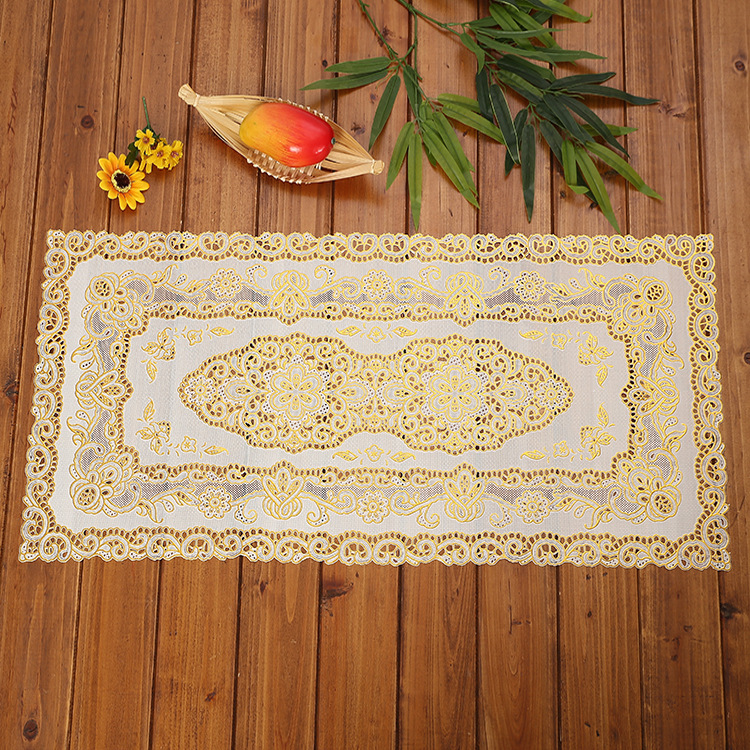 Creative 40*84CM rectangular western table mat, gold-plated, waterproof and non-slip table mat, European PVC heat insulation tea table mat Application Scenario