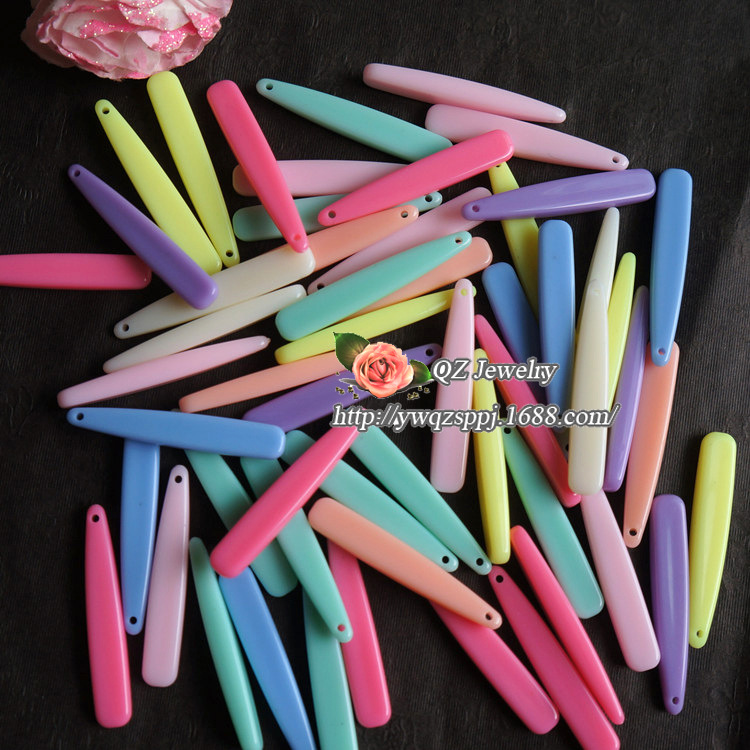 Yiwu small commodity acrylic clothing accessories 5*7*40mm long plastic hanging hole diy beaded jewelry accessories Application Scenario