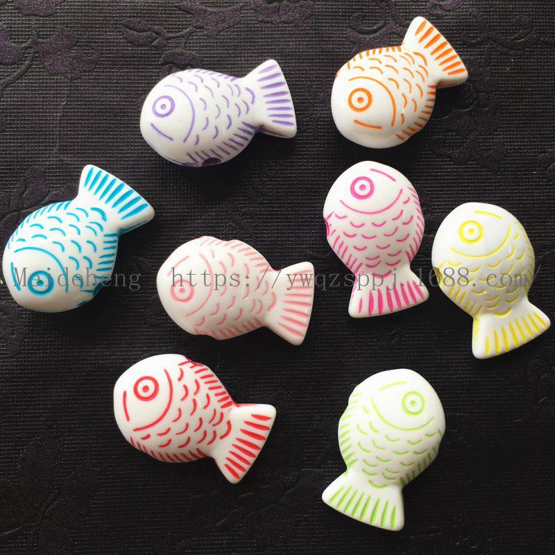 Yiwu Meideheng handmade beaded accessories and ornaments materials: colorful washed beads, flowers, heart-shaped fish, candy beads undefined