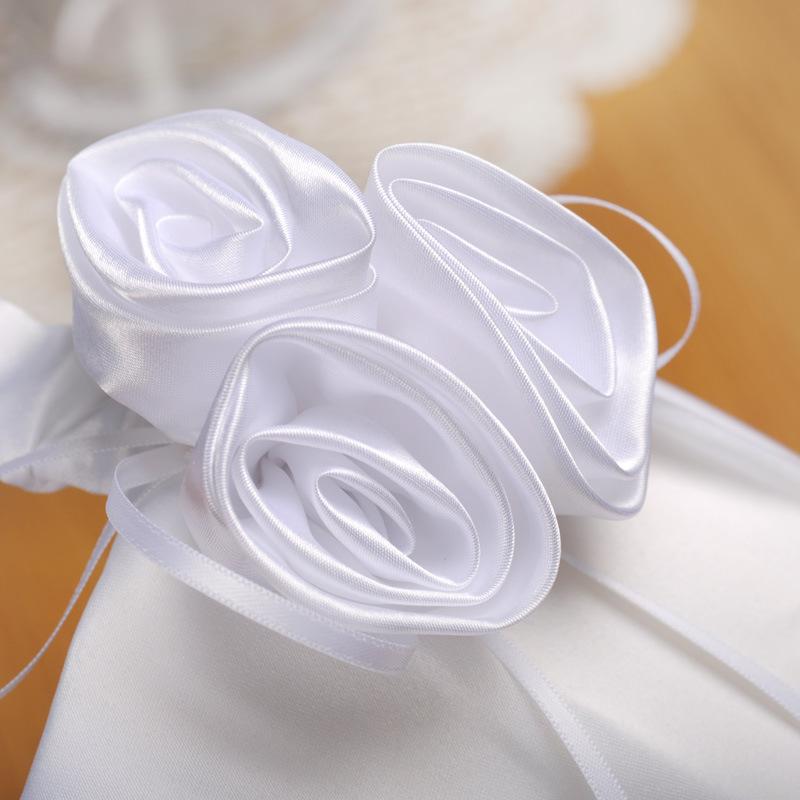 Factory direct supply of Western-style wedding flower buds, fabric flower girls, flower baskets, creative and simple bride flower baskets, wedding shooting props Application Scenario