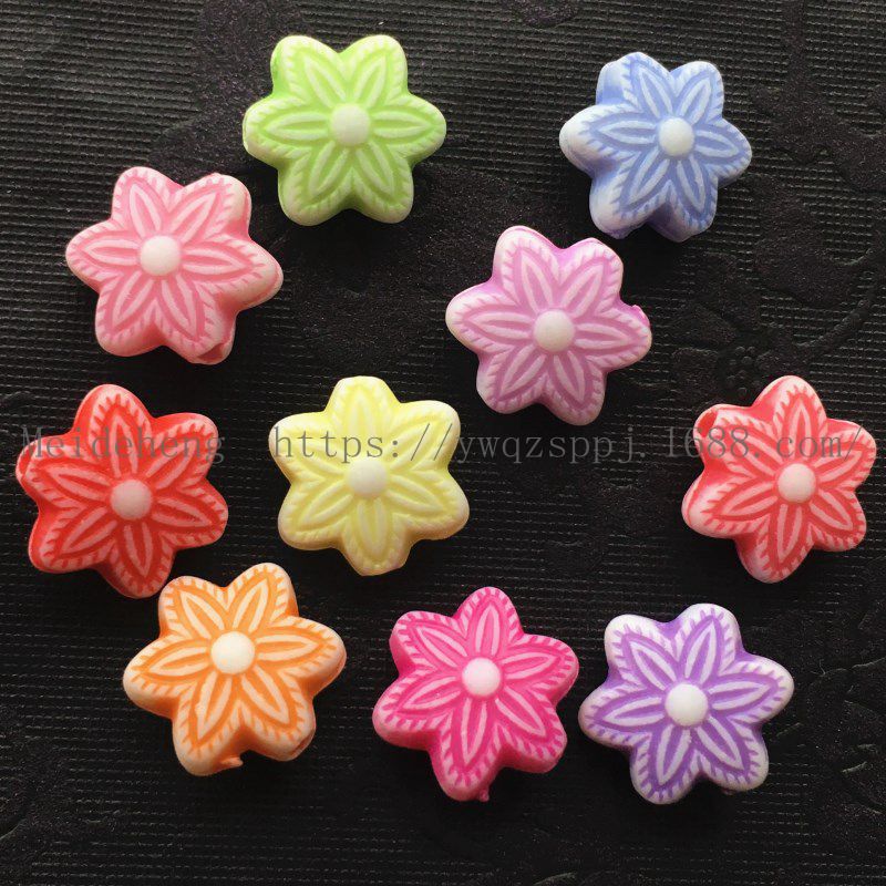 Yiwu Meideheng handmade beaded accessories and ornaments materials: colorful washed beads, flowers, heart-shaped fish, candy beads undefined