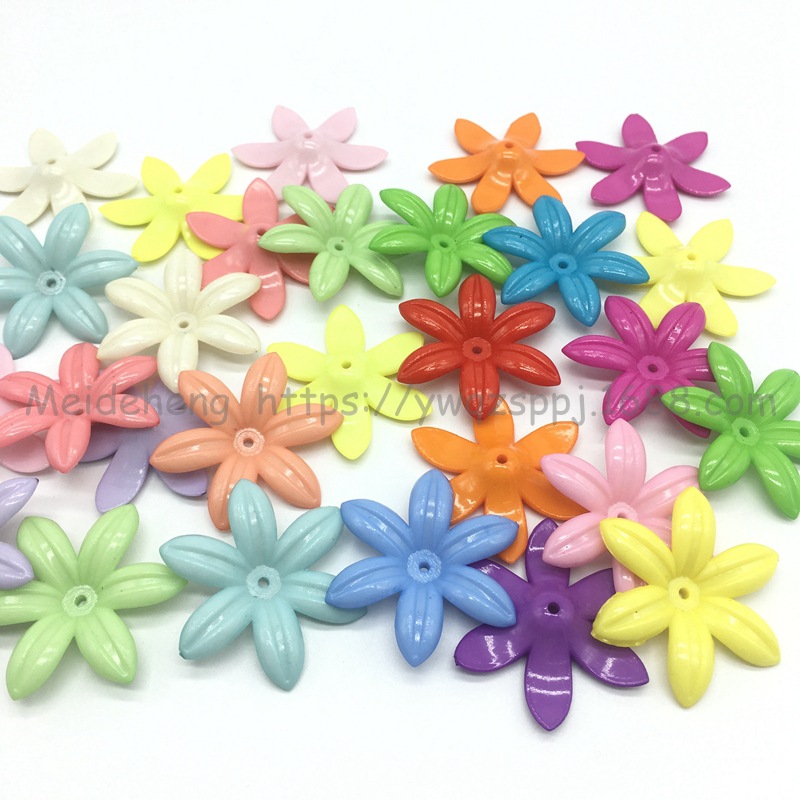 Candy-colored solid color, flower leaf, Daisy, six-leaf flower, bride's updo, handcrafted hair hairpin, Korean-style wedding hair accessory Application Scenario